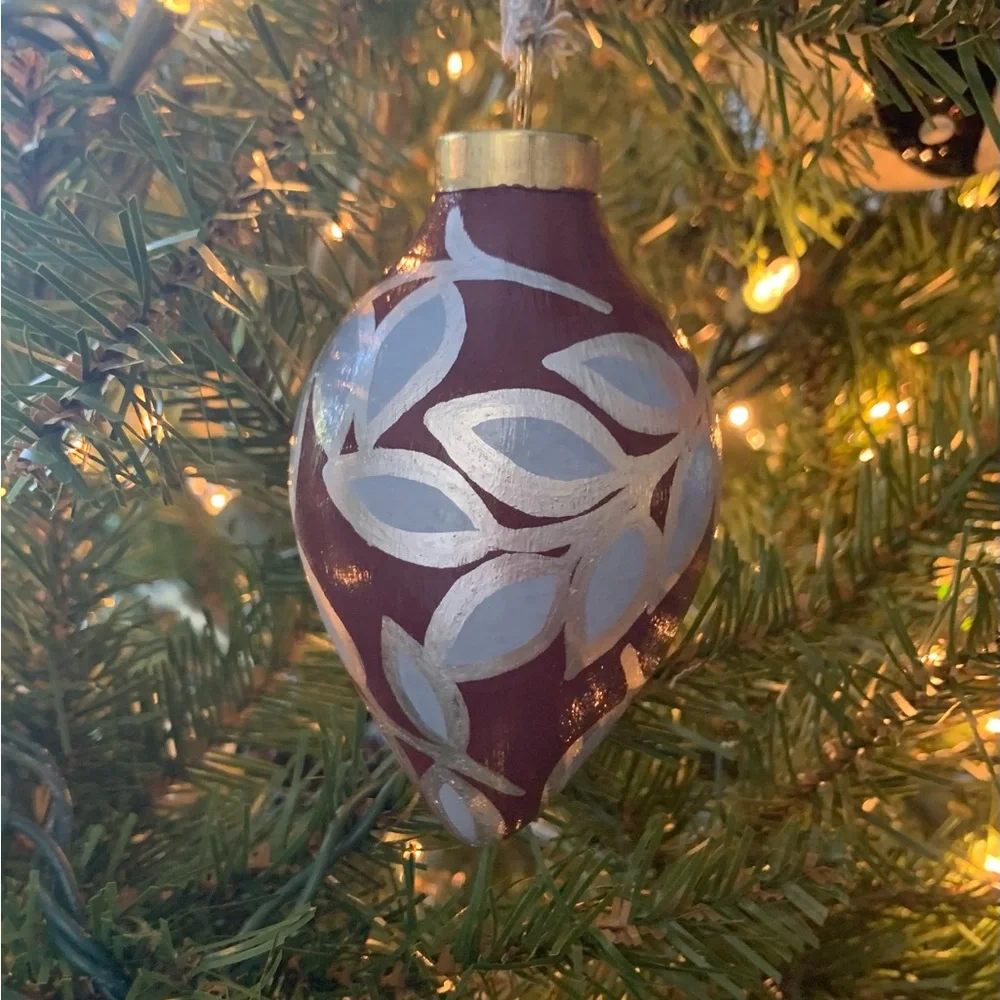 Elegant Holiday Ornament with Leaf Design - Picture 2 of 2